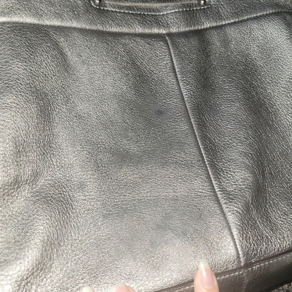 B. Makowsky Elegant Silver Women's Shoulder Bag - Picture 8 of 13